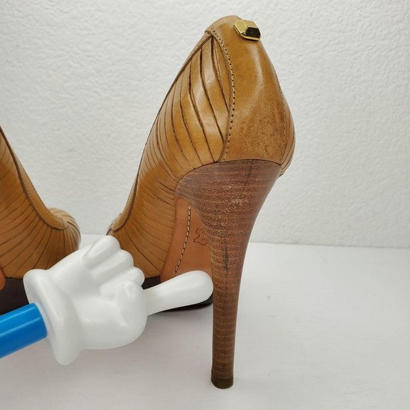 BCBG Maxazaria Tan Leather Heels EUC - Picture 15 of 16